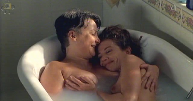 Victoria Abril And Josiane Balas Nude Together In A Bathtub In Gazon