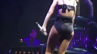 Rihanna Dancing Sexily from Skin live