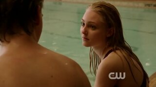 AnnaSophia Robb in Swimsuit on Carrie Diaries s01e01