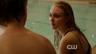 AnnaSophia Robb in Swimsuit on Carrie Diaries s01e01