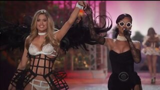 Doutzen Kroes Hot at Victorias Secret Show 2012