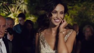 Madalina Ghenea in Lingerie in I Soliti Idioti il film