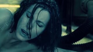 Kate Beckinsale Showing Skin in Underworld Awakening