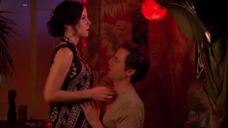 Mary-Louise Parker Topless on Weeds s05e09