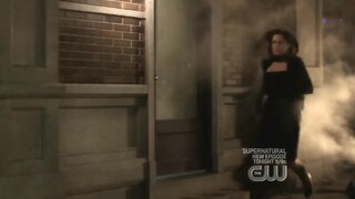 Erica Durance Leggy and Cleavage on Smallville s8e19