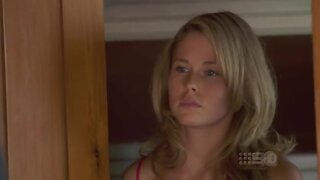 Anna Hutchison in Underbelly s02e09