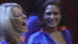 Kelly Ripa Shaking Her Ass With The Knicks City Dancers