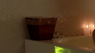 Madeleine West in bathtub in Satisfaction s02e01