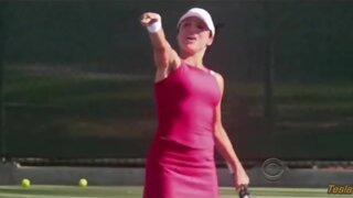Julia Louis-Dreyfus playing tennis and taunting on The New Adventures of Old Christine S4E9