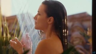 Kristin Davis Showering in Sex And The City Movie