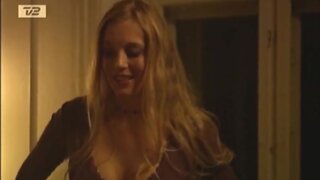 Gry Bay Cleavage in Groenne Hjerter