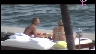 Jennifer Aniston in Bikini with Coin Slot Paparazzi video