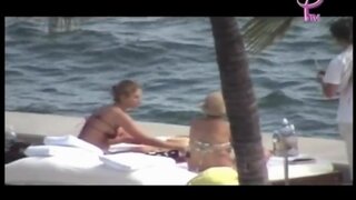 Jennifer Aniston in Bikini with Coin Slot Paparazzi video