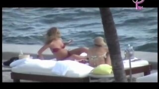 Jennifer Aniston in Bikini with Coin Slot Paparazzi video