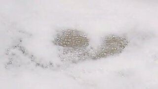 Yunjin Kim having a bath in Seven Days