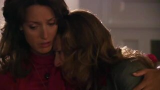 Jennifer Beals and Marlee Matlin kissing each other on the L Word S05 E11