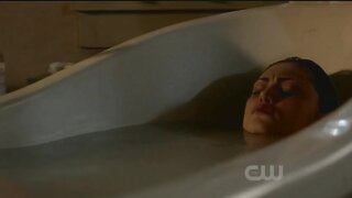 Phoebe Tonkin, Shelley Hennig, Brittany Robertson and Jessica Parker Kennedy on The Secret Circle s01e08