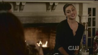 Phoebe Tonkin, Shelley Hennig, Brittany Robertson and Jessica Parker Kennedy on The Secret Circle s01e08