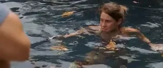 Shailene Woodley in Bikini in The Descendants