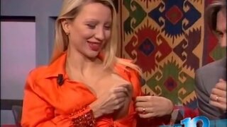 Ramona Drews Showing her Nude body on Die 10