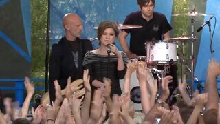 Kelly Clarkson performing on the Tonight Show