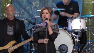 Kelly Clarkson performing on the Tonight Show
