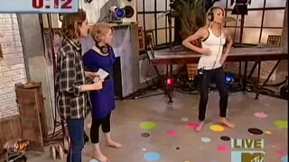 Cameron Diaz dancing on Its On With Alexa Chung