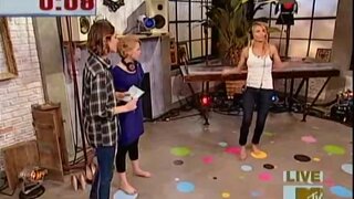 Cameron Diaz dancing on Its On With Alexa Chung