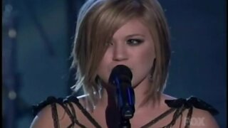 Kelly Clarkson performance on the Teen Choice Awards