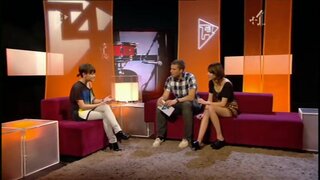 Alexa Chung Leggy/Uppie on T4