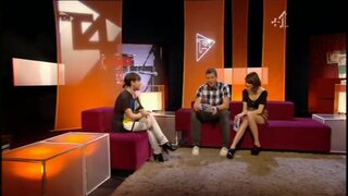 Alexa Chung Leggy/Uppie on T4
