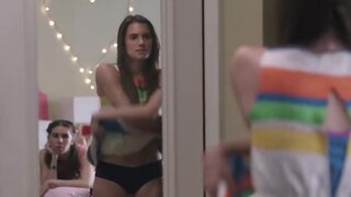 Allison Williams Ass and in Undies on Girls s02e06