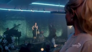 Sarah Jones slightly Nippy on Vegas s01e08