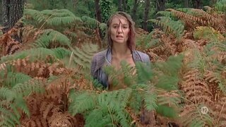 Joy Esther Full Frontal in Paradis criminel