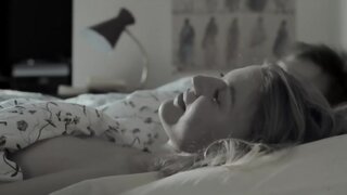 Mona Walravens Topless in A tort ou a raison s02e04