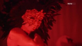 Cecile Caillaud Topless in Une famille formidable s09e02