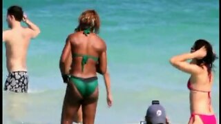 Serena Williams video of her in Bikini playing football in the water
