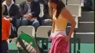 Jelena Jankovic Changes her Panties on the Court