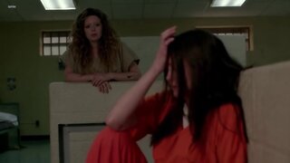 Natasha Lyonne and Kimiko Glenn Nude Lesbianism on Orange is the New Black s02e04e08