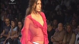 Models Super Model Oops On Catwalk