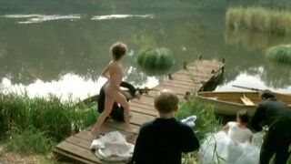 Isabelle Illiers Naked in the water in Mes nuits sont plus belles que vos jours