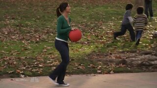 Minka Kelly Cleavage on Parenthood S1e6a