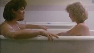 Beth Gondek Nude in tub with girl from Loose Screws
