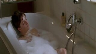 Giovanna Mezzogiorno Nude in bath from Au Secours, Jai 30 Ans