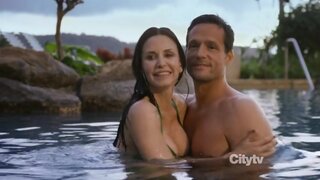 Courteney Cox in Bikini on Cougar Town s2e21e22