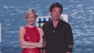 Elizabeth Banks shakes her Butt on stage and Leggy at the Teen Choice Awards