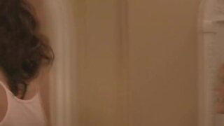 Bridget Moynahan and Heather Graham kissing in Gray Matters
