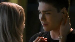 Laura Vandervoort Screwing on V s2e10