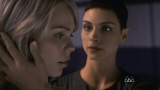 Laura Vandervoort Cleavage on V s2e3
