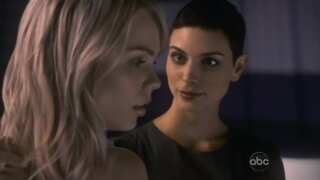 Laura Vandervoort Cleavage on V s2e3